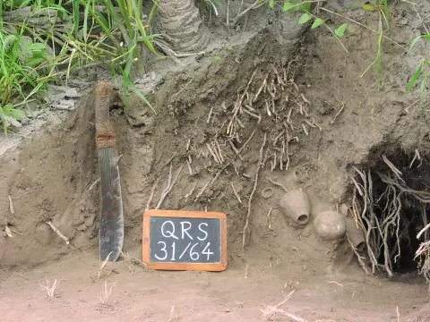 16th century pottery in situ © Photo: J. Kinahan