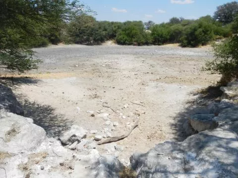 Traditional large stock well © Photo: J. Kinahan